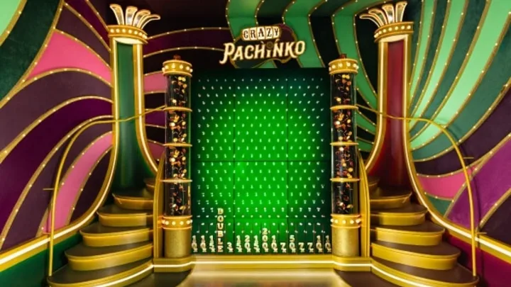 crazytime Pachinko: peg-wall puck drop with DOUBLE slot visible